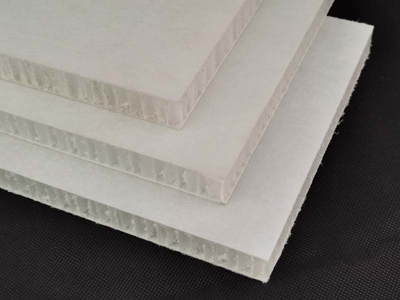 CFRTP複合(he)材料具有(you)優異的力(lì)學性能,輕(qīng)質,耐腐蝕(shí)